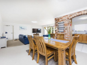 Renas Court 8
